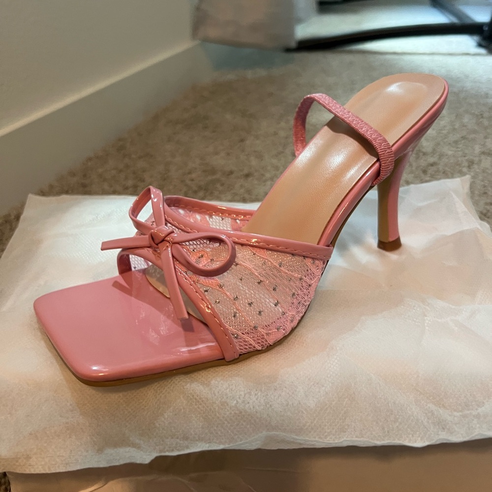 Pink mid-heel sandal